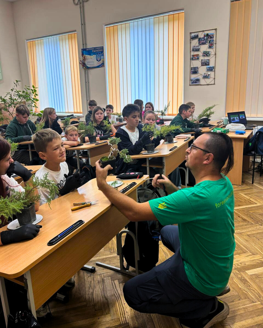 Мистецтво бонсай на заняттях проєкту "Зелені долоні"