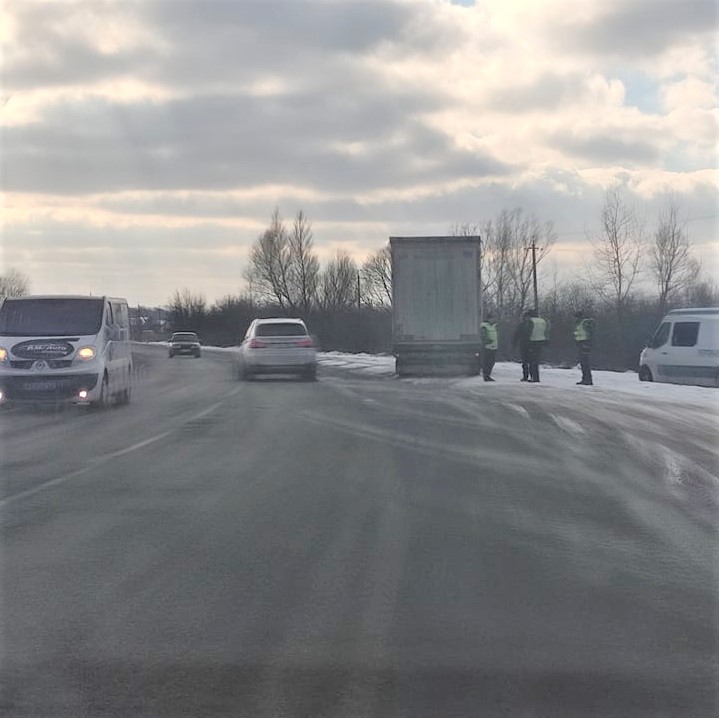 Перевіряємо законність перевезення лісу
