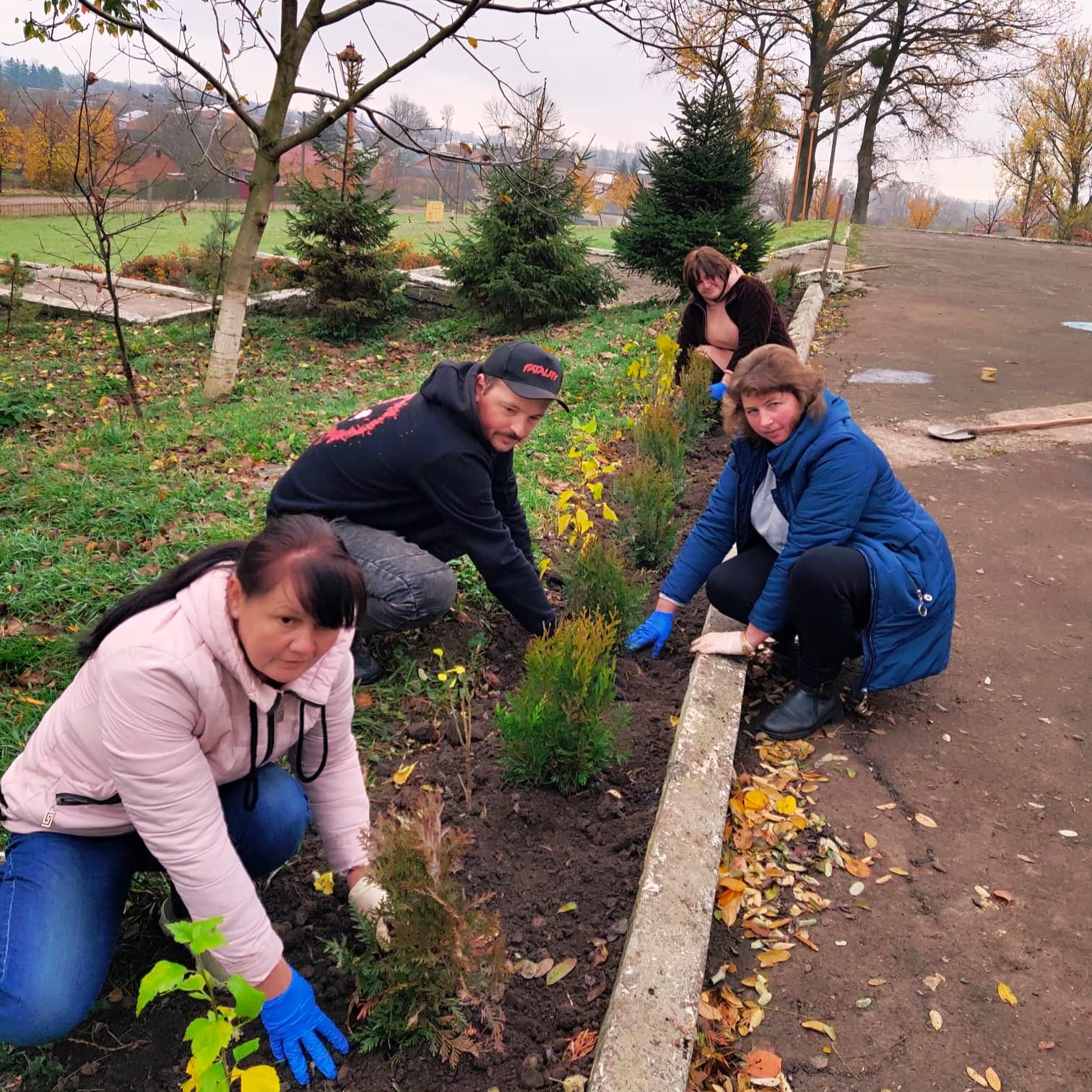 The ForestCom NGO planted trees on the territory of Kolodenetsk gymnasium